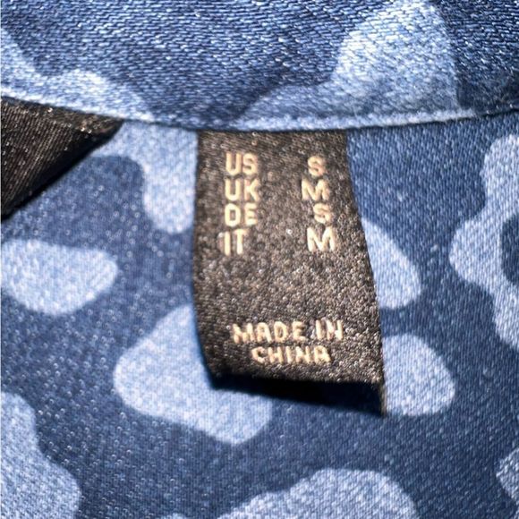 G.I.L.I. Cheetah Print Denim Button Front Shirt Small - Picture 6 of 10